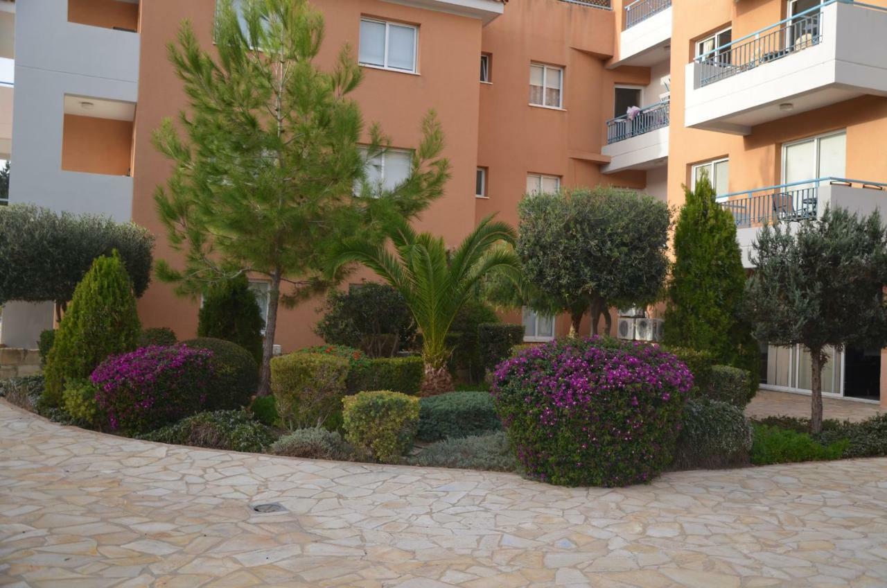 Iris Village Pafos Exterior foto