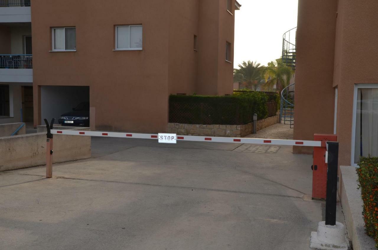 Iris Village Pafos Exterior foto